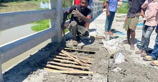 ১০ কোটি টাকার সেতুতে রডের বদলে বাঁশ: তদন্ত কমিটি গঠন ও ঠিকাদারকে শোকজ